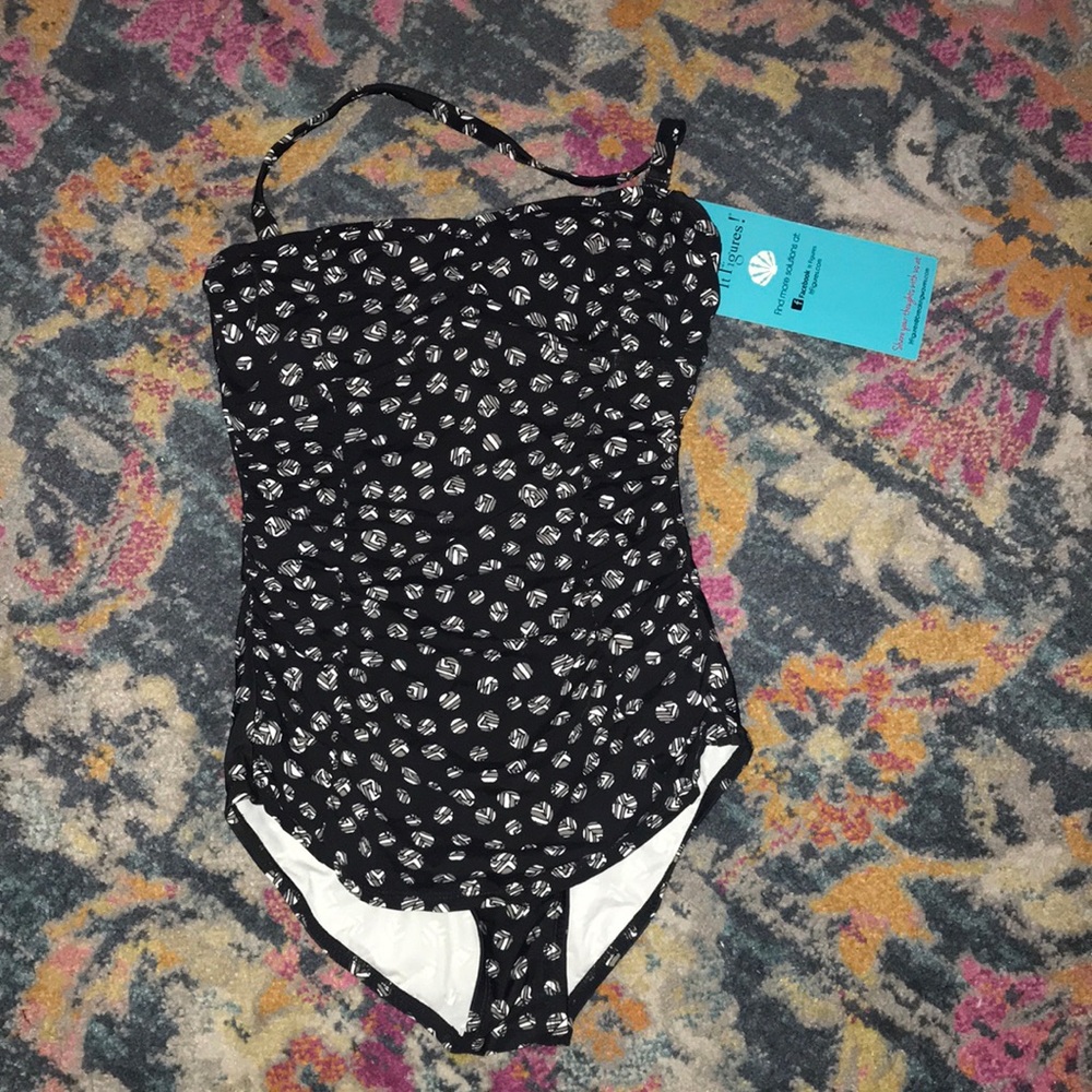 NWT It Figures! One full swimsuit 🩱